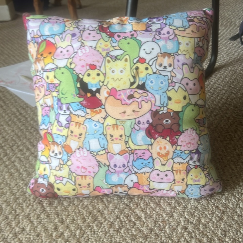 moriah elizabeth merch pillow - Picture 2 of 2